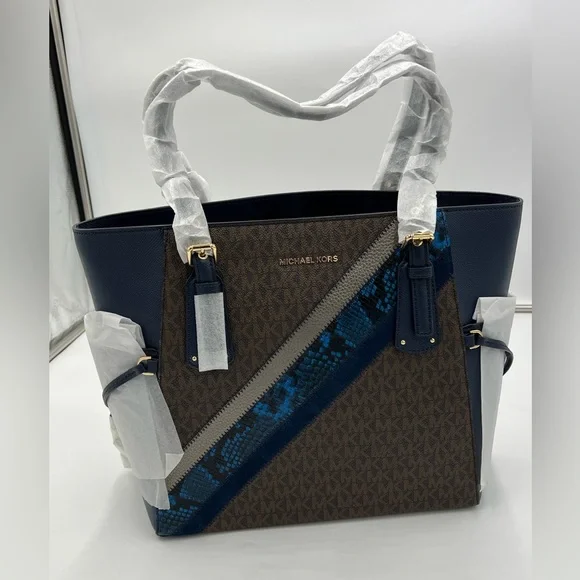 Michael Kors- voyager tote. Navy, multi